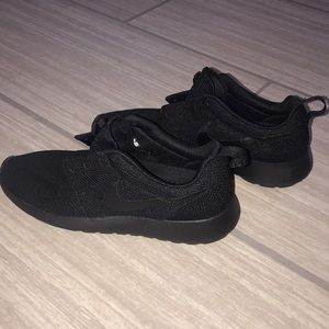 Nike Black Mens Tennis Shoes